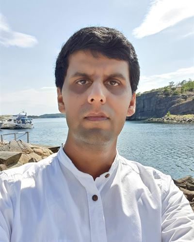Tahir Yousaf, mäklare i Huvudkontor